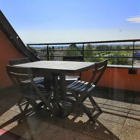 Terrasse Vue Sur Les Montagnes *
